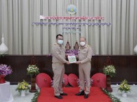 หัวหน้าภาควิชาหลักสูตรฯ ร่วมพิธี MOU และพิธีมอบหลักสูตรท้องถิ่น เรื่อง ประวัติศาสตร์นครหริภุญชัย แก่หน่วยงานทางการศึกษาในจังหวัดลำพูน จำนวน 8 หน่วยงาน