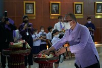 คณะศึกษาศาสตร์ มช. จัดพิธีถวายพวงมาลัยดอกไม้สด แสดงความเคารพต่อ มล.ปิ่น มาลากุล เนื่องในวันคล้ายวันสถาปนามหาวิทยาลัยเชียงใหม่ ประจำปี 2565