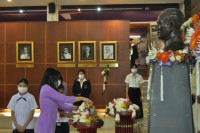 คณะศึกษาศาสตร์ มช. จัดพิธีถวายพวงมาลัยดอกไม้สด แสดงความเคารพต่อ มล.ปิ่น มาลากุล เนื่องในวันคล้ายวันสถาปนามหาวิทยาลัยเชียงใหม่ ประจำปี 2565