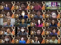 คณะศึกษาศาสตร์ มช. จัดงาน [ปี๋ใหม่เมืองเตื้องเต๊า ฮีตฮอยจาวเฮาศึกษา สระเกล้าการวะจุ้มใจ๋] พิธีดำหัวอดีตคณบดี คณาจารย์ และบุคลากรอาวุโส ประจำปี 2565 ผ่านช่องทางออนไลน์