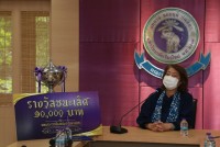 ผู้บริหารและคณาจารย์ ร่วมแสดงความยินดี กับนักศึกษาที่ได้รับรางวัลชนะเลิศ โครงการประกวดความเป็นเลิศในการจัดการเรียนรู้ ระดับอุดมศึกษา ครั้งที่ 11 {บทพระราชนิพนธ์พระมหาชนก}