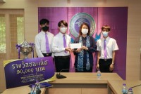 ผู้บริหารและคณาจารย์ ร่วมแสดงความยินดี กับนักศึกษาที่ได้รับรางวัลชนะเลิศ โครงการประกวดความเป็นเลิศในการจัดการเรียนรู้ ระดับอุดมศึกษา ครั้งที่ 11 {บทพระราชนิพนธ์พระมหาชนก}