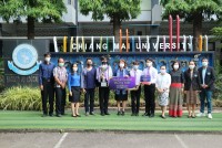 ผู้บริหารและคณาจารย์ ร่วมแสดงความยินดี กับนักศึกษาที่ได้รับรางวัลชนะเลิศ โครงการประกวดความเป็นเลิศในการจัดการเรียนรู้ ระดับอุดมศึกษา ครั้งที่ 11 {บทพระราชนิพนธ์พระมหาชนก}