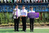 ผู้บริหารและคณาจารย์ ร่วมแสดงความยินดี กับนักศึกษาที่ได้รับรางวัลชนะเลิศ โครงการประกวดความเป็นเลิศในการจัดการเรียนรู้ ระดับอุดมศึกษา ครั้งที่ 11 {บทพระราชนิพนธ์พระมหาชนก}