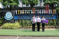 ผู้บริหารและคณาจารย์ ร่วมแสดงความยินดี กับนักศึกษาที่ได้รับรางวัลชนะเลิศ โครงการประกวดความเป็นเลิศในการจัดการเรียนรู้ ระดับอุดมศึกษา ครั้งที่ 11 {บทพระราชนิพนธ์พระมหาชนก}