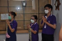 คณบดีคณะศึกษาศาสตร์ มช. ให้การต้อนรับโรงเรียนสาธิตมหาวิทยาลัยเชียงใหม่ ระดับอนุบาลและประถมศึกษา เข้ารดน้ำดำหัว ในโอกาสปี๋ใหม่เมือง 2565