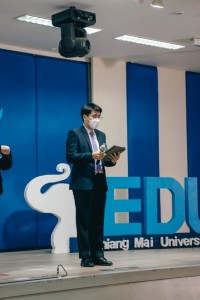คณบดีคณะศึกษาศาสตร์ พร้อมด้วยคณะผู้บริหาร อาจารย์ที่ปรึกษา บุคลากร และสโมสรนักศึกษา ให้การต้อนรับผู้ปกครองนักศึกษาใหม่ ประจำปีการศึกษา 2565 ผ่านระบบออนไลน์
