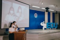 คณบดีคณะศึกษาศาสตร์ พร้อมด้วยคณะผู้บริหาร อาจารย์ที่ปรึกษา บุคลากร และสโมสรนักศึกษา ให้การต้อนรับผู้ปกครองนักศึกษาใหม่ ประจำปีการศึกษา 2565 ผ่านระบบออนไลน์