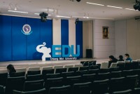 คณบดีคณะศึกษาศาสตร์ พร้อมด้วยคณะผู้บริหาร อาจารย์ที่ปรึกษา บุคลากร และสโมสรนักศึกษา ให้การต้อนรับผู้ปกครองนักศึกษาใหม่ ประจำปีการศึกษา 2565 ผ่านระบบออนไลน์