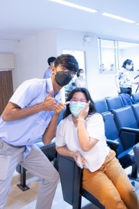 คณบดีคณะศึกษาศาสตร์ พร้อมด้วยคณะผู้บริหาร อาจารย์ที่ปรึกษา บุคลากร และสโมสรนักศึกษา ให้การต้อนรับผู้ปกครองนักศึกษาใหม่ ประจำปีการศึกษา 2565 ผ่านระบบออนไลน์