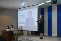 คณบดีคณะศึกษาศาสตร์ พร้อมด้วยคณะผู้บริหาร อาจารย์ที่ปรึกษา บุคลากร และสโมสรนักศึกษา ให้การต้อนรับผู้ปกครองนักศึกษาใหม่ ประจำปีการศึกษา 2565 ผ่านระบบออนไลน์