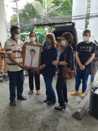 ผู้บริหาร คณาจารย์ นักศึกษา และเจ้าหน้าที่ คณะศึกษาศาสตร์ มช. ร่วมไว้อาลัยแด่การจากไปของ นายธนวัฒน์ มาลา นักศึกษาสาขาวิชาสังคมศึกษา
