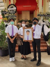 ผู้บริหาร คณาจารย์ นักศึกษา และเจ้าหน้าที่ คณะศึกษาศาสตร์ มช. ร่วมไว้อาลัยแด่การจากไปของ นายธนวัฒน์ มาลา นักศึกษาสาขาวิชาสังคมศึกษา