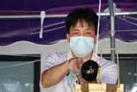สาขาอุตสาหกรรมศึกษา จัดพิธีทำบุญและสืบสานประเพณีการหล่อเทียนพรรษา ประจำปีการศึกษา 2565