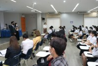 คณบดีคณะศึกษาศาสตร์ พบปะนักศึกษาโครงการครูรัก(ษ์)ถิ่น รหัส 63 64 และ 65 เพื่อรับฟังความคิดเห็นปัญหาและอุปสรรคในด้านการเรียนการสอนและการใช้ชีวิตในรั้วมหาวิทยาลัย