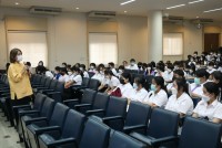 คณบดีคณะศึกษาศาสตร์ พบปะนักศึกษา ป.ตรี ชั้นปีที่ 2 รหัส 64 เพื่อรับฟังความคิดเห็นปัญหาและอุปสรรคในด้านการเรียนการสอนและการใช้ชีวิตในรั้วมหาวิทยาลัย