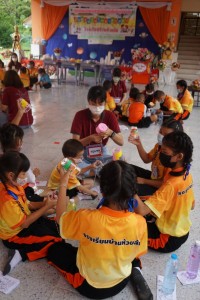 สาขาวิชาประถมศึกษา จัดกิจกรรมวิทยาศาสตร์ ปลูกพลังฝันนักวิทยาศาสตร์ตัวน้อยในบริบทโรงเรียนบ้านห้วยส้ม