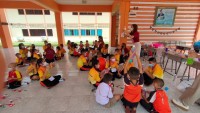 สาขาวิชาประถมศึกษา จัดกิจกรรมวิทยาศาสตร์ ปลูกพลังฝันนักวิทยาศาสตร์ตัวน้อยในบริบทโรงเรียนบ้านห้วยส้ม