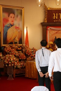 ผู้บริหารคณะศึกษาศาสตร์ มช. เข้าร่วมพิธีถวายพระพรและสวดมนต์อธิษฐานจิตแด่สมเด็จพระเจ้าลูกเธอเจ้าฟ้าพัชรกิติยาภา นเรนทิราเทพยวดี กรมหลวงราชสาริณีสิริพัชร มหาวัชรราชธิดา ให้ทรงหายจากพระอาการประชวร และมีพระพลานามัยสมบูรณ์ แข็งแรง