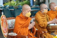 คณะศึกษาศาสตร์ มช. จัดพิธีทำบุญตักบาตรพระสงฆ์ จำนวน 9 รูป และพิธีถวายพระพรชัยมงคล สมเด็จพระเจ้าลูกเธอ เจ้าฟ้าพัชรกิติยาภานเรนทิราเทพยวดี กรมหลวงราชสาริณีสิริพัชร มหาวัชรราชธิดา