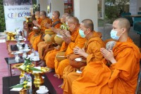 คณะศึกษาศาสตร์ มช. จัดพิธีทำบุญตักบาตรพระสงฆ์ จำนวน 9 รูป และพิธีถวายพระพรชัยมงคล สมเด็จพระเจ้าลูกเธอ เจ้าฟ้าพัชรกิติยาภานเรนทิราเทพยวดี กรมหลวงราชสาริณีสิริพัชร มหาวัชรราชธิดา