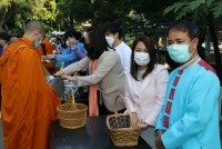คณะศึกษาศาสตร์ มช. จัดพิธีทำบุญตักบาตรพระสงฆ์ จำนวน 9 รูป และพิธีถวายพระพรชัยมงคล สมเด็จพระเจ้าลูกเธอ เจ้าฟ้าพัชรกิติยาภานเรนทิราเทพยวดี กรมหลวงราชสาริณีสิริพัชร มหาวัชรราชธิดา