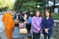 คณะศึกษาศาสตร์ มช. จัดพิธีทำบุญตักบาตรพระสงฆ์ จำนวน 9 รูป และพิธีถวายพระพรชัยมงคล สมเด็จพระเจ้าลูกเธอ เจ้าฟ้าพัชรกิติยาภานเรนทิราเทพยวดี กรมหลวงราชสาริณีสิริพัชร มหาวัชรราชธิดา