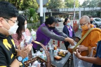คณะศึกษาศาสตร์ มช. จัดพิธีทำบุญตักบาตรพระสงฆ์ จำนวน 9 รูป และพิธีถวายพระพรชัยมงคล สมเด็จพระเจ้าลูกเธอ เจ้าฟ้าพัชรกิติยาภานเรนทิราเทพยวดี กรมหลวงราชสาริณีสิริพัชร มหาวัชรราชธิดา