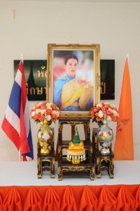คณะศึกษาศาสตร์ มช. จัดพิธีทำบุญตักบาตรพระสงฆ์ จำนวน 9 รูป และพิธีถวายพระพรชัยมงคล สมเด็จพระเจ้าลูกเธอ เจ้าฟ้าพัชรกิติยาภานเรนทิราเทพยวดี กรมหลวงราชสาริณีสิริพัชร มหาวัชรราชธิดา
