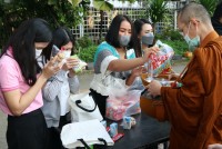 คณะศึกษาศาสตร์ มช. จัดพิธีทำบุญตักบาตรพระสงฆ์ จำนวน 9 รูป และพิธีถวายพระพรชัยมงคล สมเด็จพระเจ้าลูกเธอ เจ้าฟ้าพัชรกิติยาภานเรนทิราเทพยวดี กรมหลวงราชสาริณีสิริพัชร มหาวัชรราชธิดา