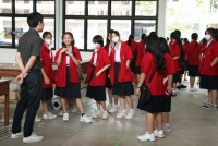 ผู้บริหารคณะศึกษาศาสตร์ มช. ให้การต้อนรับ ครูและนักเรียนโรงเรียนสตรีราชินูทิศ หวัดอุดรธานี เข้าเยี่ยมชมคณะ