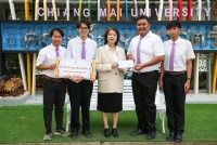 ผู้บริหารและคณาจารย์ ร่วมแสดงความยินดี กับนักศึกษาที่ได้รับรางวัลจากกิจกรรมกระดานดำสัมพันธ์ ครั้งที่ 17 จำนวน 2 รายการ