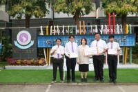 ผู้บริหารและคณาจารย์ ร่วมแสดงความยินดี กับนักศึกษาที่ได้รับรางวัลจากกิจกรรมกระดานดำสัมพันธ์ ครั้งที่ 17 จำนวน 2 รายการ
