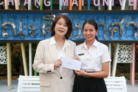 ผู้บริหารและคณาจารย์ ร่วมแสดงความยินดี กับนักศึกษาที่ได้รับรางวัลจากกิจกรรมกระดานดำสัมพันธ์ ครั้งที่ 17 จำนวน 2 รายการ