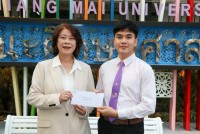 ผู้บริหารและคณาจารย์ ร่วมแสดงความยินดี กับนักศึกษาที่ได้รับรางวัลจากกิจกรรมกระดานดำสัมพันธ์ ครั้งที่ 17 จำนวน 2 รายการ