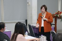 คณะศึกษาศาสตร์ มช. จัดการอบรมเรื่อง {ปรับองค์กรอย่างไรให้คล่องตัวทันกับสถานการณ์ปัจจุบัน} ให้แก่บุคลากรสายสนับสนุน 