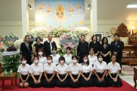 ผู้บริหาร คณาจารย์ คณาจารย์อาวุโส นักศึกษา ศิษย์เก่าและเจ้าหน้าที่ คณะศึกษาศาสตร์ มช. ร่วมพิธีบำเพ็ญกุศล สวดอภิธรรม และพิธีมอบร่าง ผู้ช่วยศาสตราจารย์จัน เกริกมธุกร