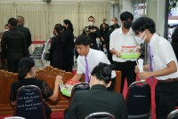 ผู้บริหาร คณาจารย์ คณาจารย์อาวุโส นักศึกษา ศิษย์เก่าและเจ้าหน้าที่ คณะศึกษาศาสตร์ มช. ร่วมพิธีบำเพ็ญกุศล สวดอภิธรรม และพิธีมอบร่าง ผู้ช่วยศาสตราจารย์จัน เกริกมธุกร