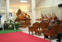 ผู้บริหาร คณาจารย์ คณาจารย์อาวุโส นักศึกษา ศิษย์เก่าและเจ้าหน้าที่ คณะศึกษาศาสตร์ มช. ร่วมพิธีบำเพ็ญกุศล สวดอภิธรรม และพิธีมอบร่าง ผู้ช่วยศาสตราจารย์จัน เกริกมธุกร