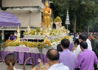 ผู้บริหารคณะศึกษาศาสตร์ มช. ร่วมทำบุญตักบาตรเทโวโรหณะ เนื่องในเทศกาลออกพรรษาประจำปี 2566