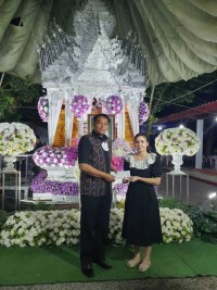 ผู้บริหาร คณาจารย์ เจ้าหน้าที่ และนักศึกษาเก่าคณะศึกษาศาสตร์ ร่วมมอบพวงหรีดไว้อาลัย แก่การจากไปของ นายอนุชา การอ้วน นักศึกษาเก่าคณะศึกษาศาสตร์