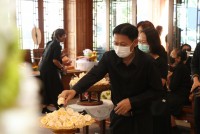 ผู้บริหาร คณาจารย์ และบุคลากร คณะศึกษาศาสตร์ มช. ร่วมงานบำเพ็ญกุศล สวดอภิธรรม และพิธีมอบร่าง ผศ.ลมูล จันทน์หอม