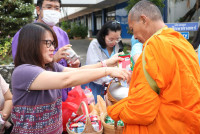  คณะศึกษาศาสตร์ มช. จัดพิธีทำบุญตักบาตรเนื่องในงานกิจกรรมรำลึกพระคุณครู ประจำปี 2567