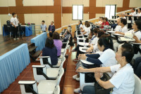 ผู้บริหารคณะศึกษาศาสตร์ ให้การต้อนรับนักศึกษารหัส 17 ในโอกาสเข้ามอบทุนการศึกษาและจัดกิจกรรมคืนสู่เหย้า รหัส 172