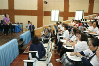 ผู้บริหารคณะศึกษาศาสตร์ ให้การต้อนรับนักศึกษารหัส 17 ในโอกาสเข้ามอบทุนการศึกษาและจัดกิจกรรมคืนสู่เหย้า รหัส 172