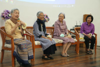 ผู้บริหารคณะศึกษาศาสตร์ ให้การต้อนรับนักศึกษารหัส 17 ในโอกาสเข้ามอบทุนการศึกษาและจัดกิจกรรมคืนสู่เหย้า รหัส 172