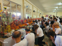 ผู้บริหารคณะศึกษาศาสตร์ ให้การต้อนรับนักศึกษารหัส 17 ในโอกาสเข้ามอบทุนการศึกษาและจัดกิจกรรมคืนสู่เหย้า รหัส 172
