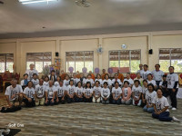 ผู้บริหารคณะศึกษาศาสตร์ ให้การต้อนรับนักศึกษารหัส 17 ในโอกาสเข้ามอบทุนการศึกษาและจัดกิจกรรมคืนสู่เหย้า รหัส 172