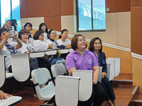 ผู้บริหารคณะศึกษาศาสตร์ ให้การต้อนรับนักศึกษารหัส 17 ในโอกาสเข้ามอบทุนการศึกษาและจัดกิจกรรมคืนสู่เหย้า รหัส 172