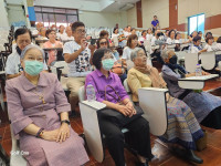 ผู้บริหารคณะศึกษาศาสตร์ ให้การต้อนรับนักศึกษารหัส 17 ในโอกาสเข้ามอบทุนการศึกษาและจัดกิจกรรมคืนสู่เหย้า รหัส 172
